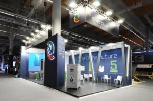 Soluzioni Green per un Futuro ad Alta Efficienza" Uno spazio accogliente e moderno, pensato per coinvolgere tecnici, progettisti e visitatori. fiera ish 2025 stand enerblue srl