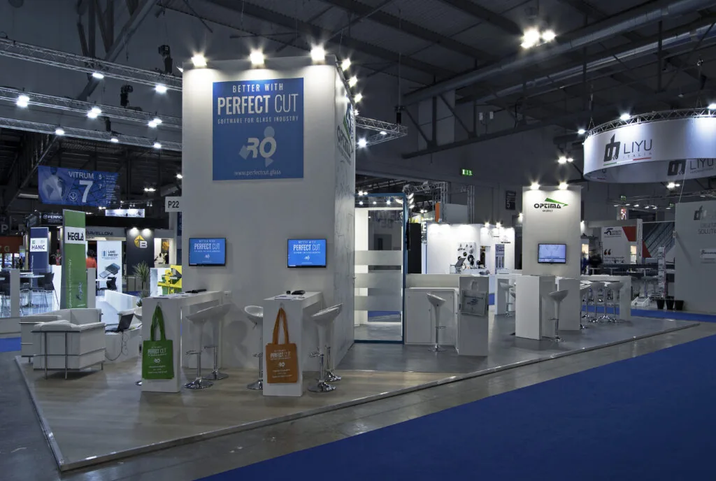 Mido: stand per lenti specializzate Anti-Blue Light, outdoor e sport estremi Stand Perfect Cut : soluzioni espositive per software vetro, con design accattivante, schermi promozionali e accessori brandizzati